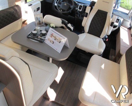 Burstner Lyseo I 720: camper motorhome nuovo con letti gemelli bassi e centrali, bagno in coda con doccia separata