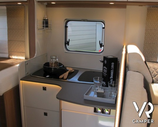 Burstner Lyseo I 720: camper motorhome nuovo con letti gemelli bassi e centrali, bagno in coda con doccia separata
