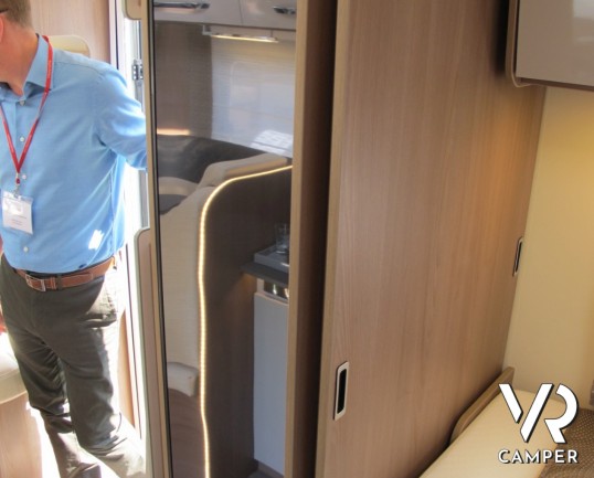 Burstner Lyseo I 720: camper motorhome nuovo con letti gemelli bassi e centrali, bagno in coda con doccia separata