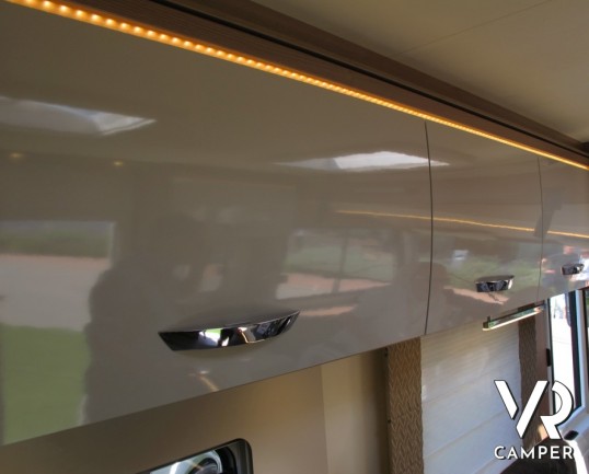 Burstner Lyseo I 720: camper motorhome nuovo con letti gemelli bassi e centrali, bagno in coda con doccia separata