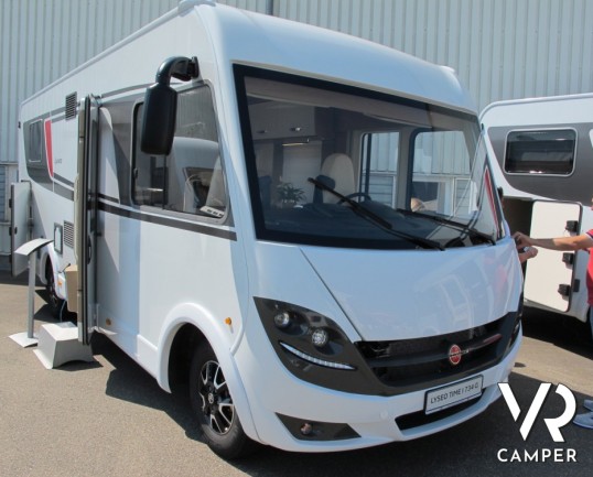 Burstner Lyseo I 734: maxi motorhome in patente B con letto nautico posteriore, bagno e doccia separata, e letto basculante