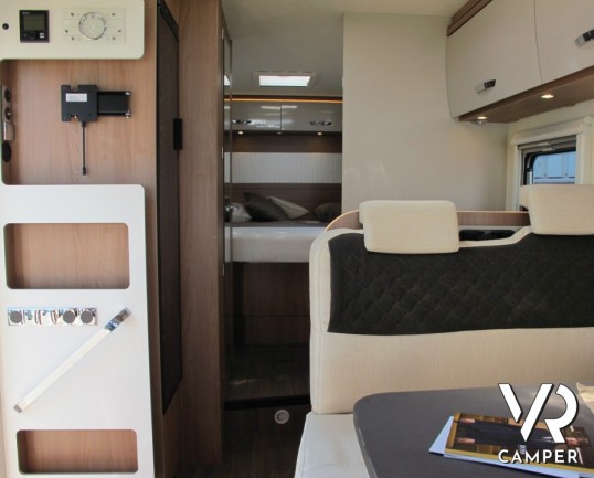 Burstner Lyseo I 734: maxi motorhome in patente B con letto nautico posteriore, bagno e doccia separata, e letto basculante