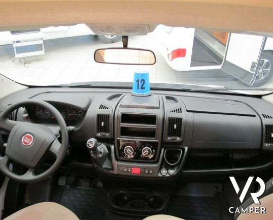 Burstner Lyseo T 690 G: nuovo semintegrale Burstner con garage, letto basculante e ampia dinette, nuovo modello sotto i sette metri e letti gemelli