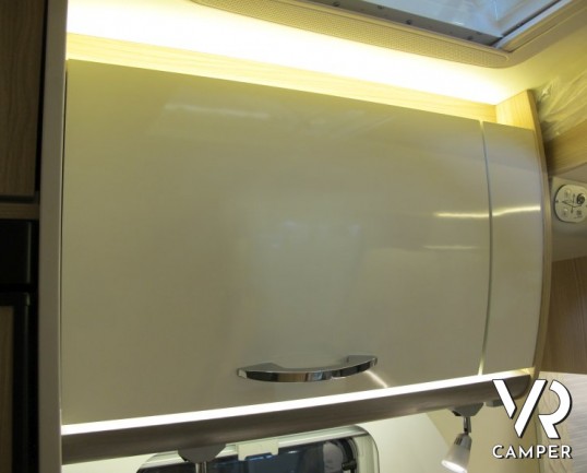 Burstner Lyseo T 690 G: nuovo semintegrale Burstner con garage, letto basculante e ampia dinette, nuovo modello sotto i sette metri e letti gemelli