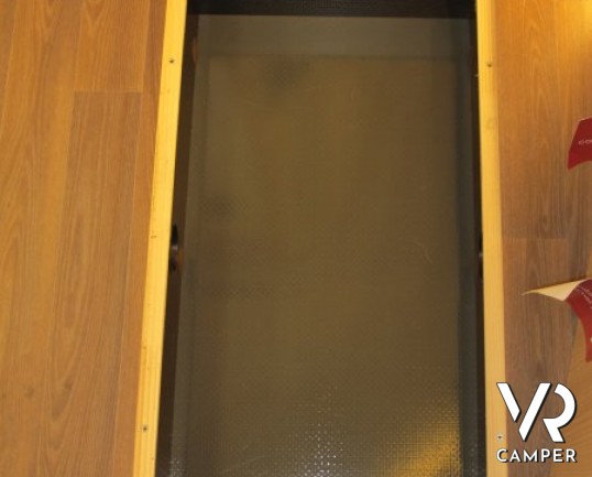 Burstner Lyseo T 690 G: nuovo semintegrale Burstner con garage, letto basculante e ampia dinette, nuovo modello sotto i sette metri e letti gemelli