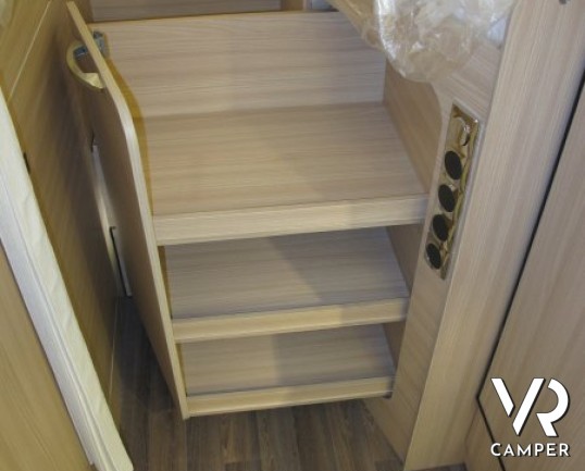 Burstner Lyseo T 690 G: nuovo semintegrale Burstner con garage, letto basculante e ampia dinette, nuovo modello sotto i sette metri e letti gemelli