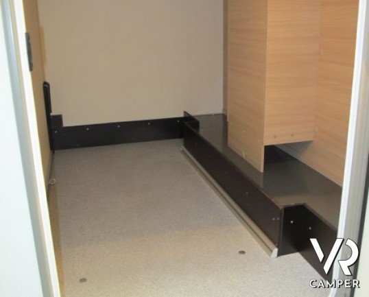 Burstner Lyseo T 690 G: nuovo semintegrale Burstner con garage, letto basculante e ampia dinette, nuovo modello sotto i sette metri e letti gemelli