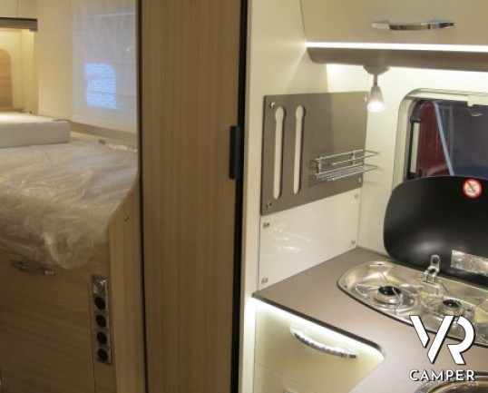 Burstner Lyseo T 690 G: nuovo semintegrale Burstner con garage, letto basculante e ampia dinette, nuovo modello sotto i sette metri e letti gemelli