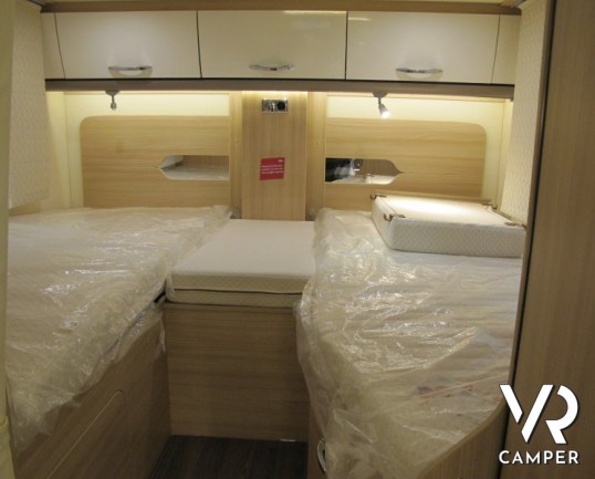 Burstner Lyseo T 690 G: nuovo semintegrale Burstner con garage, letto basculante e ampia dinette, nuovo modello sotto i sette metri e letti gemelli