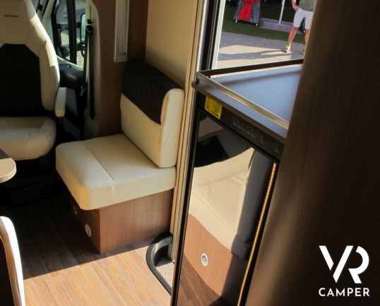 Burstner Lyseo TD Privilege 700: nuovo semintegrale con letto nautico posteriore sotto i 7 metri, bagno e doccia separati, letto basculante