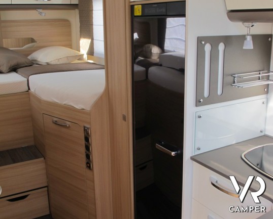 Burstner Lyseo TD Privilege 728: semintegrale con letti gemelli posteriori, letto basculante elettrico, ampia dinette e garage