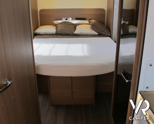 Burstner Lyseo TD Privilege 734: camper semintegrale grande con letto nautico posteriore, letto basculante centrale, bagno e doccia separata