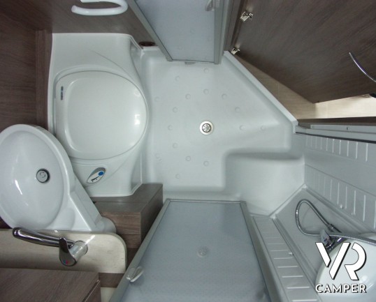 Burstner Nexxo 569 - camper nuovo a Torino semintegrale con letto alla francese