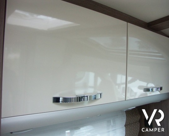 Burstner Nexxo 665: semintegrale Burstner nuovo con letto nautico basso, doccia separata, dinette ampia.