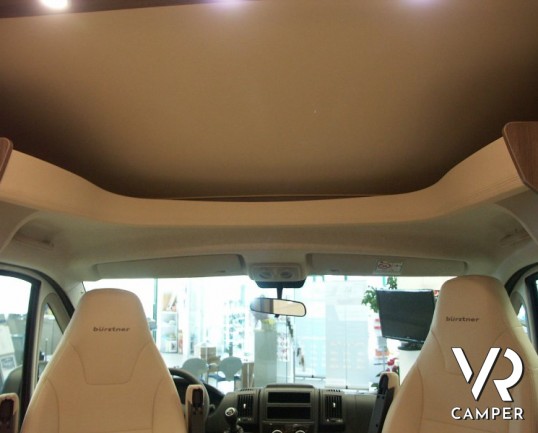 Burstner Nexxo Time 670: camper nuovo a Torino con garage e ampia dinette, senza letto basculante.