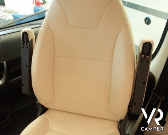 Burstner Nexxo Time 670: camper nuovo a Torino con garage e ampia dinette, senza letto basculante.