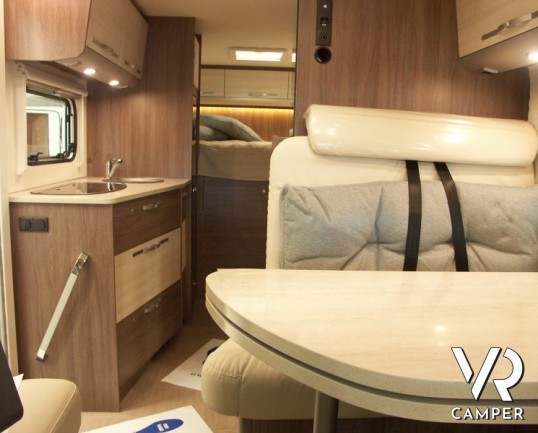 Burstner Nexxo Time 670: camper nuovo a Torino con garage e ampia dinette, senza letto basculante.