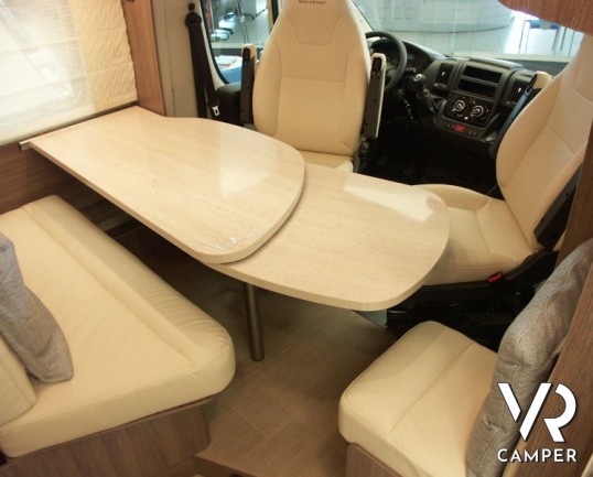 Burstner Nexxo Time 670: camper nuovo a Torino con garage e ampia dinette, senza letto basculante.