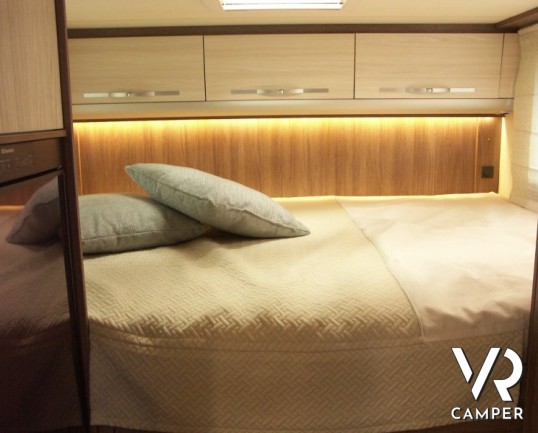 Burstner Nexxo Time 670: camper nuovo a Torino con garage e ampia dinette, senza letto basculante.