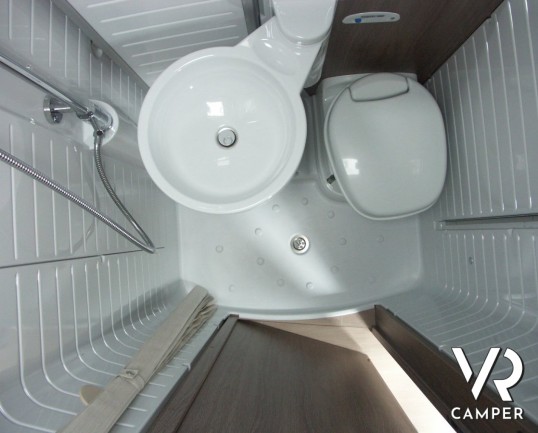 Burstner Nexxo 660 G Summer: semintegrale nuovo con letti gemelli e garage grande in versione speciale