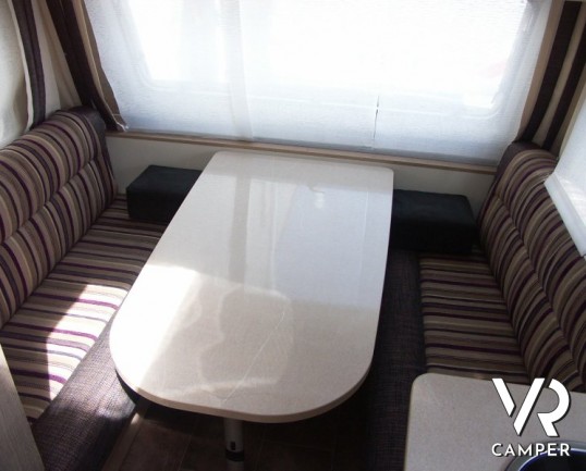 Burstner Premio 485: caravan usata recente 4 posti letto, con letti a castello e dinette, piccole dimensioni e leggera