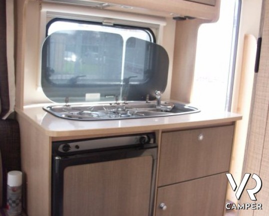 Burstner Premio 485: caravan usata recente 4 posti letto, con letti a castello e dinette, piccole dimensioni e leggera