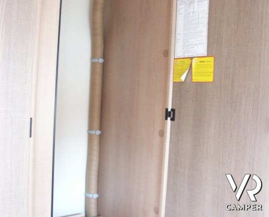 Burstner Premio 485: caravan usata recente 4 posti letto, con letti a castello e dinette, piccole dimensioni e leggera