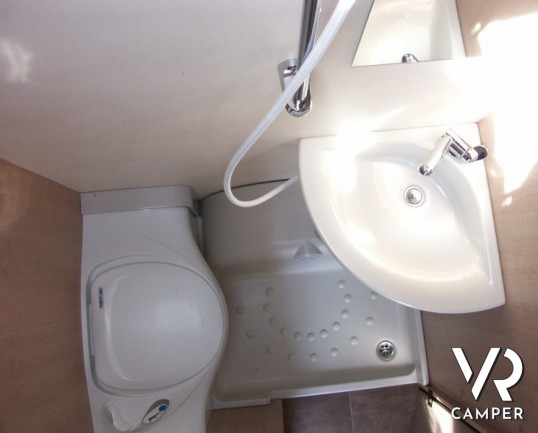 Burstner Premio 485: caravan usata recente 4 posti letto, con letti a castello e dinette, piccole dimensioni e leggera