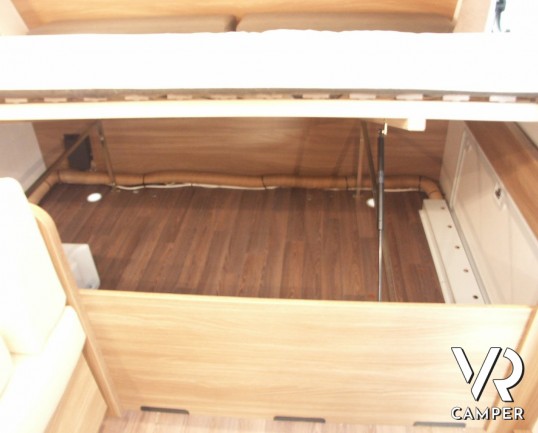 Burstner Premio 495 TK: roulotte nuova a Torino marchio Burstner con letti a castello, 6 posti, letto basso matrimoniale.