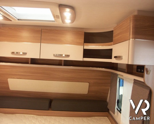 Burstner Premio 495 TK: roulotte nuova a Torino marchio Burstner con letti a castello, 6 posti, letto basso matrimoniale.