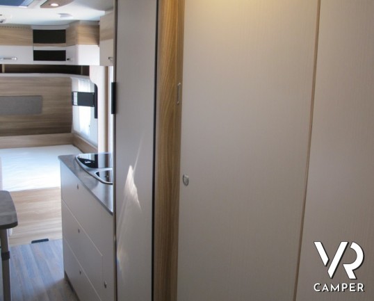 Burstner Premio 530 TK: caravan nuova burstner con letti a castello laterali, ampia dinette e letto matrimoniale sul timone