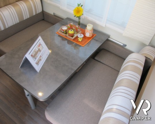 Burstner Premio 530 TK: caravan nuova burstner con letti a castello laterali, ampia dinette e letto matrimoniale sul timone