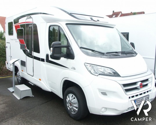 Burstner Travel Van 590 G: camper nuovo Burstner sotto i sei metri di lunghezza con letto matrimoniale in coda e garage