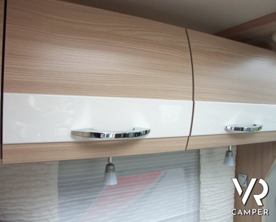 Burstner Travel Van 620 G:camper nuovo Burstner con letti gemelli e garage, sotto i sette metri di lunghezza.