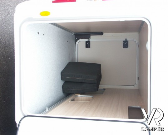 Burstner Travel Van 620 G:camper nuovo Burstner con letti gemelli e garage, sotto i sette metri di lunghezza.