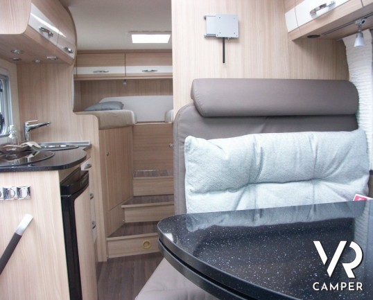 Burstner Travel Van 620 G:camper nuovo Burstner con letti gemelli e garage, sotto i sette metri di lunghezza.