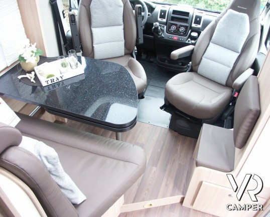 Burstner Travel Van 620 G:camper nuovo Burstner con letti gemelli e garage, sotto i sette metri di lunghezza.