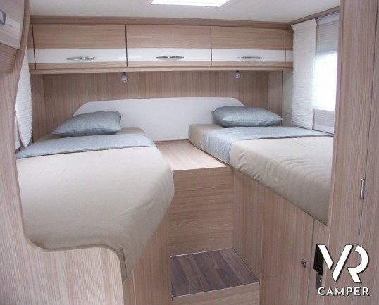 Burstner Travel Van 620 G:camper nuovo Burstner con letti gemelli e garage, sotto i sette metri di lunghezza.
