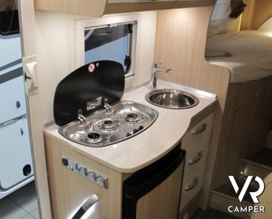 Burstner Travel Van 620 G Edition 30: camper nuovo semintegrale Burstner stretto con letti gemelli e garage