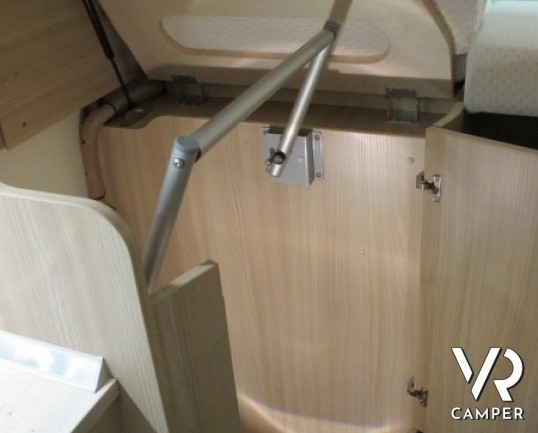 Burstner Travel Van 620 G Edition 30: camper nuovo semintegrale Burstner stretto con letti gemelli e garage