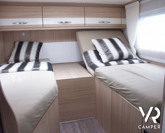 Burstner Travel Van 690 G: semintegrale Burstner 7 metri con letti gemelli e garage