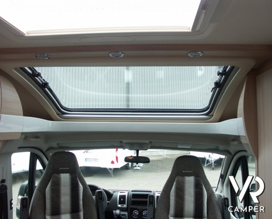 Burstner Travel Van 690 G: semintegrale Burstner 7 metri con letti gemelli e garage