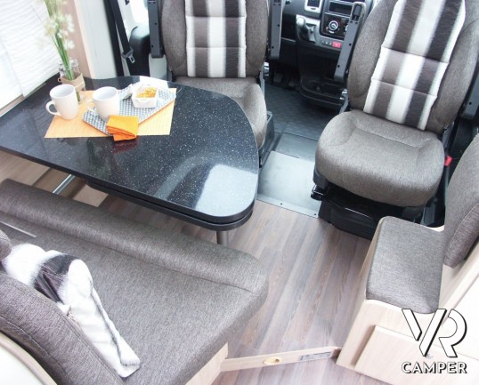 Burstner Travel Van 690 G: semintegrale Burstner 7 metri con letti gemelli e garage