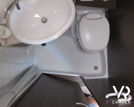 Burstner Viseo 670: motorhome recente a Torino, con garage ampio, e dinette a L, ottimo anche per le vacanze invernali.