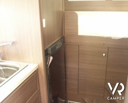 Burstner Viseo 670: camper motorhome nuovo a Torino con letto matrimoniale in coda e garage, dinette a letto con panca frontale e grande letto bascula