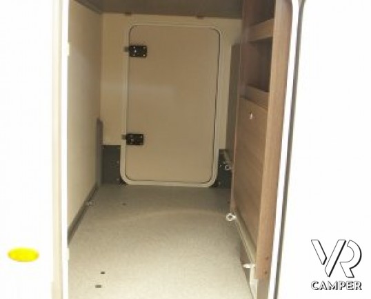 Burstner Viseo 670: camper motorhome nuovo a Torino con letto matrimoniale in coda e garage, dinette a letto con panca frontale e grande letto bascula