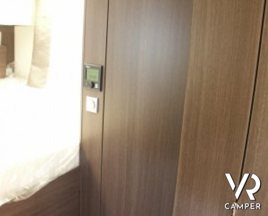 Burstner Viseo 670: camper motorhome nuovo a Torino con letto matrimoniale in coda e garage, dinette a letto con panca frontale e grande letto bascula