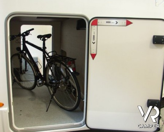 Burstner Viseo 690 G: camper motorhome nuovo con letti gemelli e garage, bagno vario e frigorifero grande.