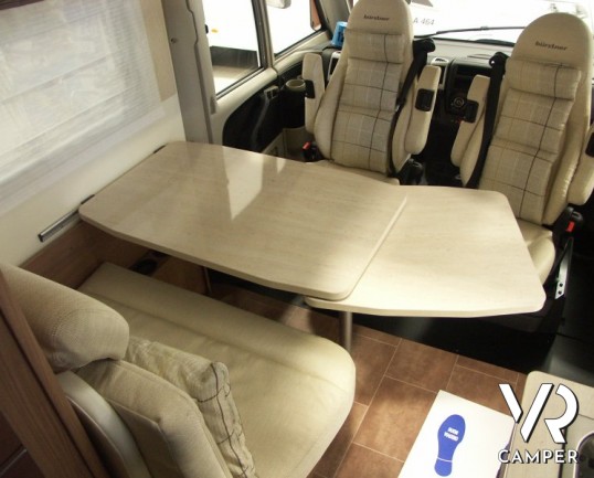 Burstner Viseo 690 G: camper motorhome nuovo con letti gemelli e garage, bagno vario e frigorifero grande.