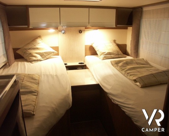 Burstner Viseo 690 G: camper motorhome nuovo con letti gemelli e garage, bagno vario e frigorifero grande.